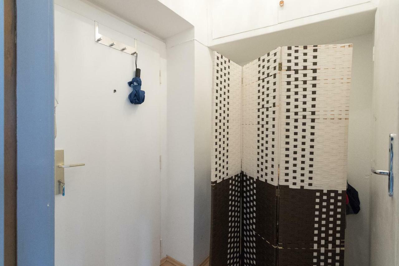 Cute Red Star Studio City Center Vienna Exterior photo