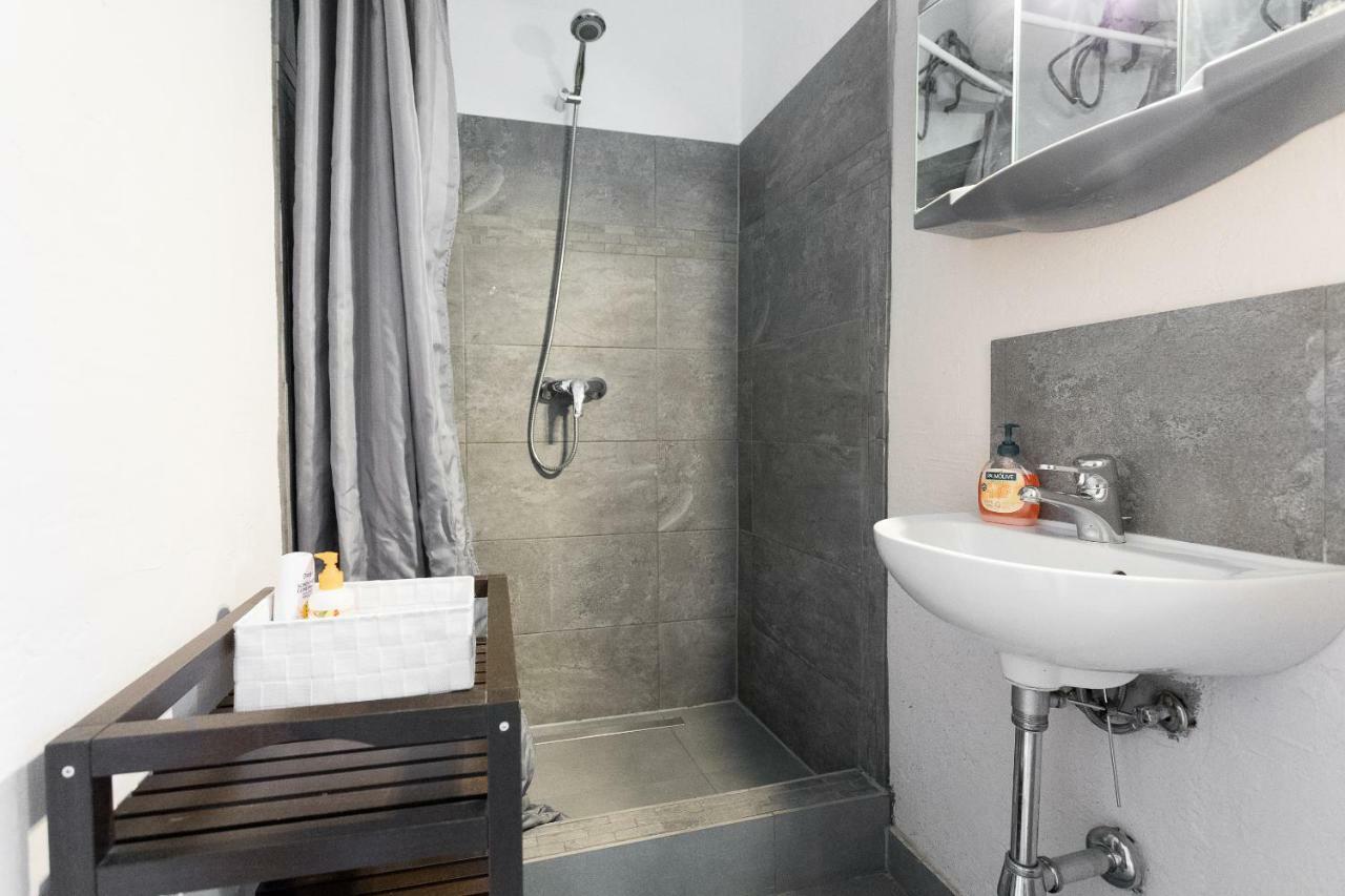 Cute Red Star Studio City Center Vienna Exterior photo