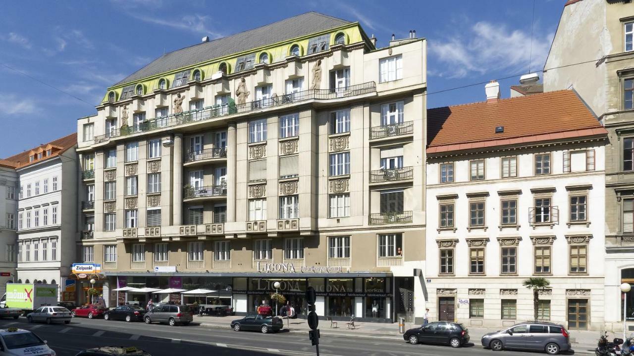 Cute Red Star Studio City Center Vienna Exterior photo